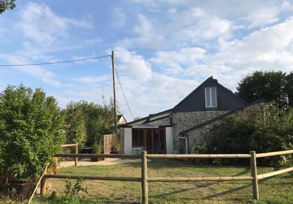 Les 4 Seasons, Agreable Gite Avec Terrasse Et Jardin La Croix Bigot Exterior foto